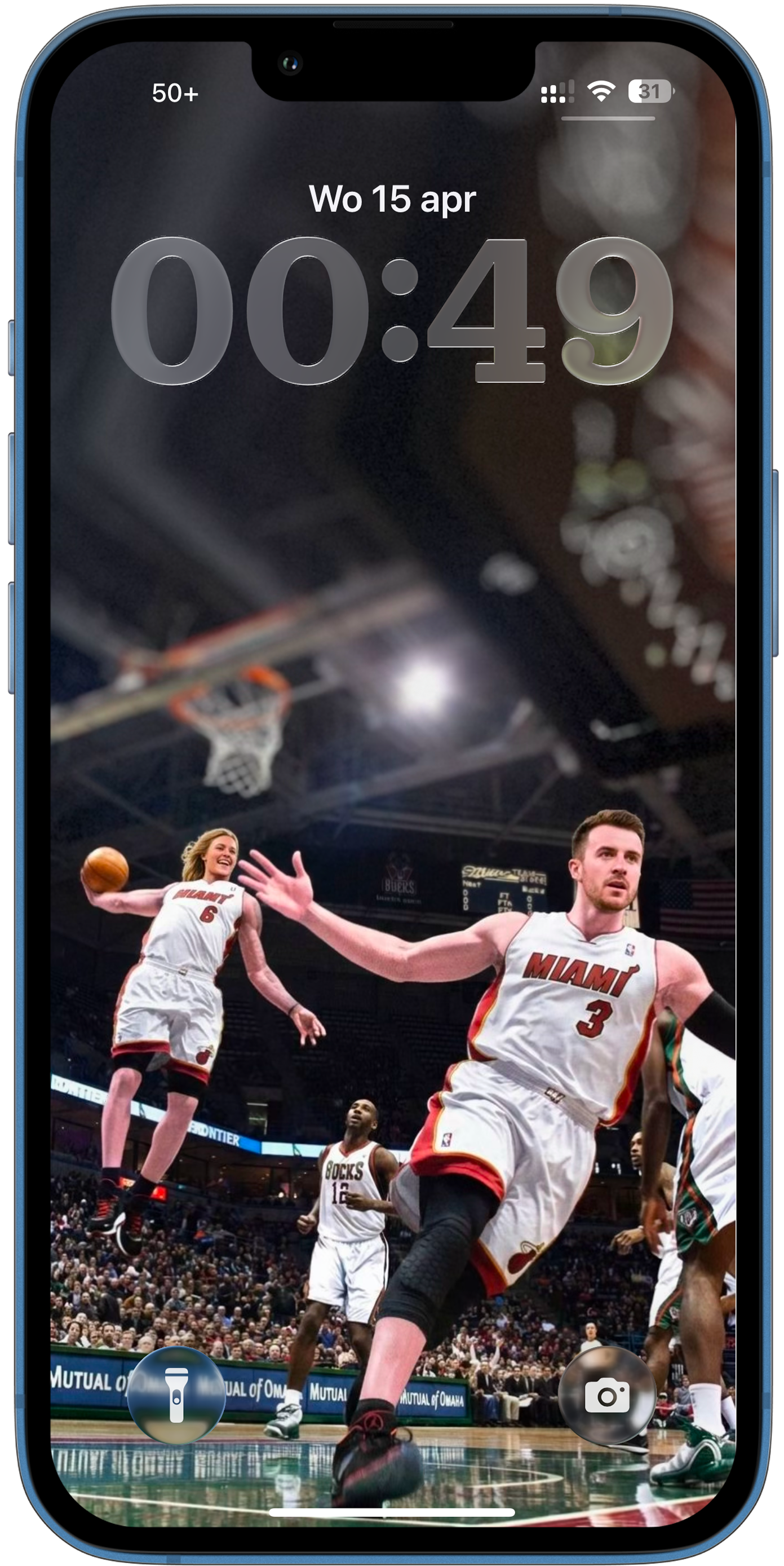 Couple in NBA jerseys on a basketball court lockscreen